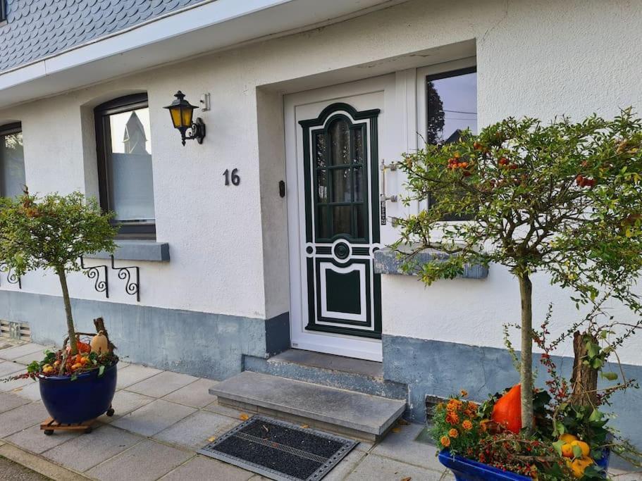 Haus Paesch Nahe See Mit Beheiztem Whirlpool/Sauna Butgenbach Luaran gambar